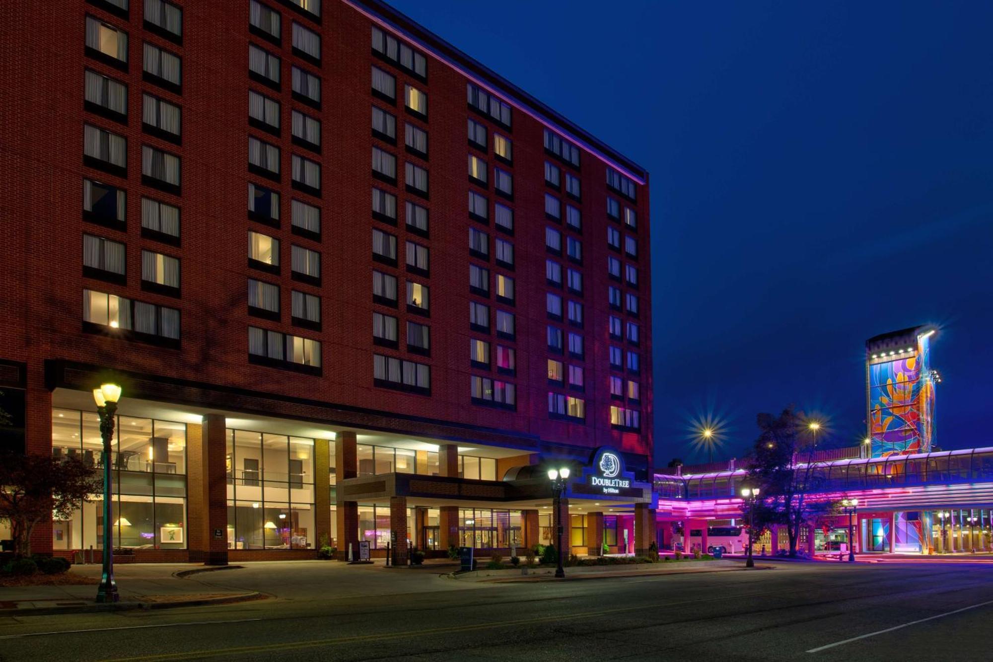 Hotel Doubletree By Hilton Lansing Exteriér fotografie